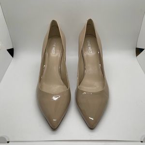 Nine West Glossy Nude Evermoreo Pointy Toe Kitten Heel Pumps - US 8.5 - Used